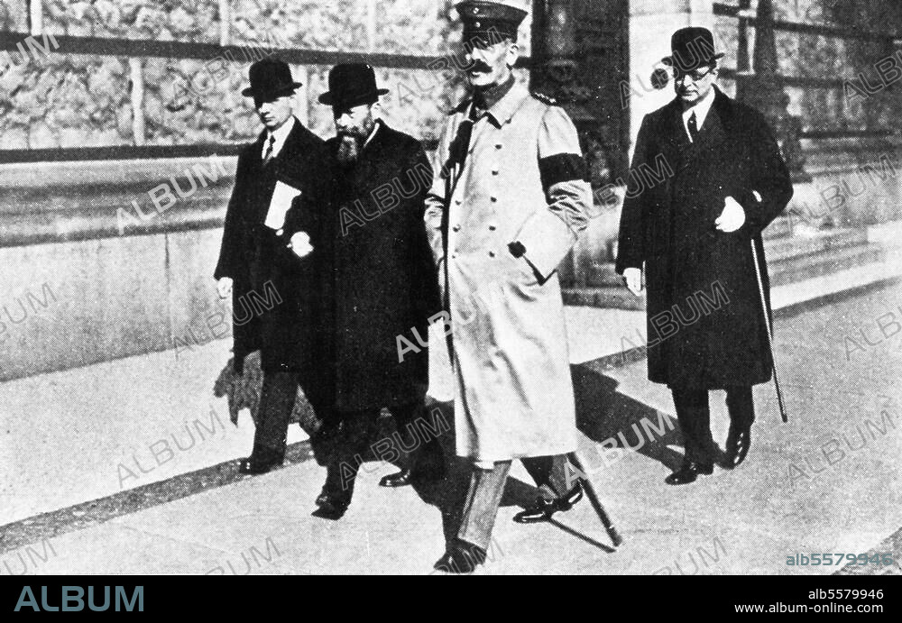 Prince Maximilian of Baden (known as Max von Baden), 1867 - 1929, German  politician, who, in October and November 1918, briefly served as Chancellor of the German Empire. Prince Maximilian of Baden on his way to the Reichstag, Berlin. Photo, 1918.