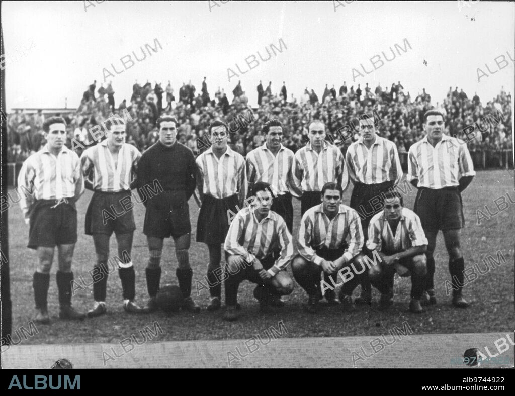 El Racing de Santander en Ta temporada 1939-1940, tras vencer al real Madrid por 2-1. De izquierda A derecha y de arriba A Abajo: Hernández, Pombo, Manín Canveli, Ibarra, Ceballos, Oscar, Saras, chas y Víctor.