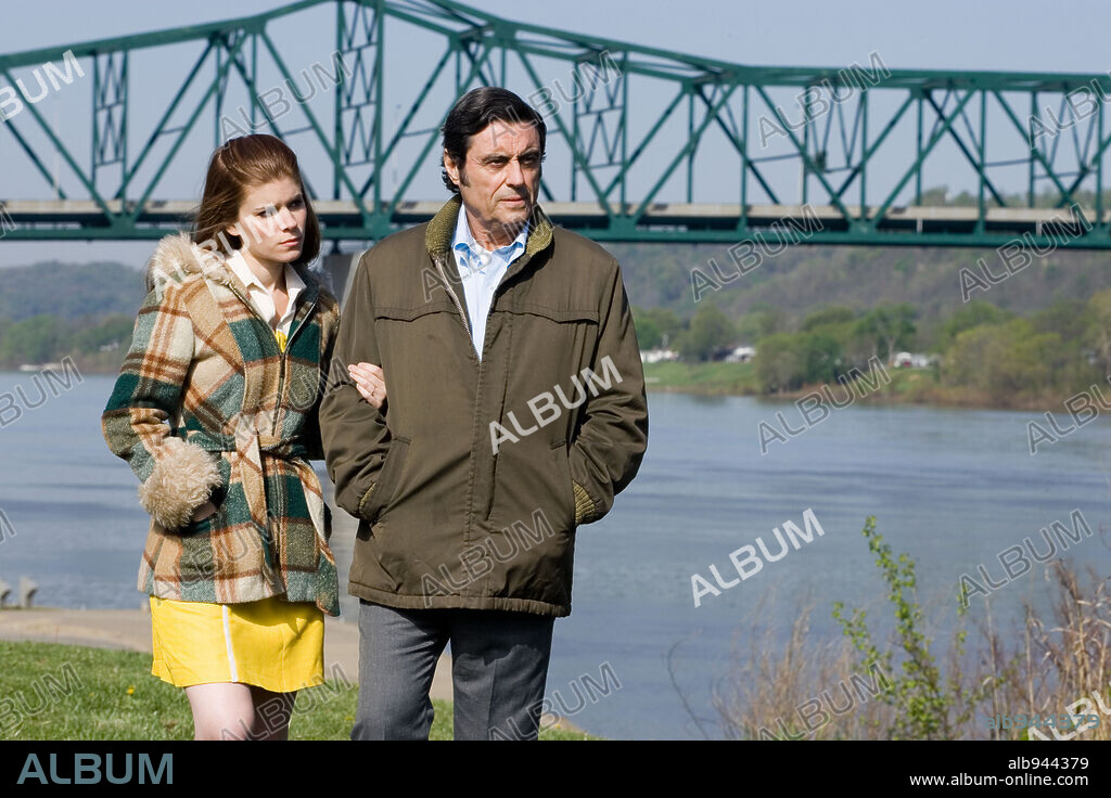 IAN McSHANE and KATE MARA in WE ARE MARSHALL, 2006, directed by MCG. Copyright WARNER BROS. PICTURES / MASI, FRANK.