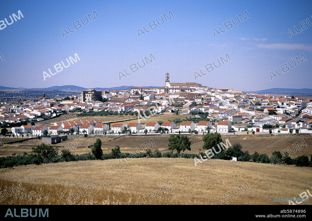 Fuente Obejuna, campos cerealeros y pueblo.