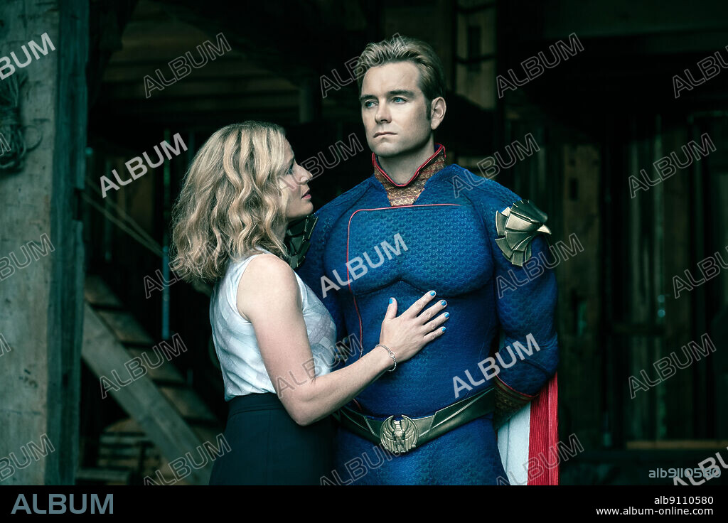ANTONY STARR und ELISABETH SHUE in THE BOYS, 2019, unter der Regie von STEFAN SCHWARTZ. Copyright Amazon Studios / Original Film / Point Grey Pictures / Sony.