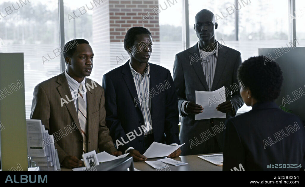 ARNOLD OCENG, Emmanuel JAL y GER DUANY en LA BUENA MENTIRA (THE GOOD LIE, 2014), dirigida por PHILIPPE FALARDEAU. Copyright ALCON ENTERTAIMENT.