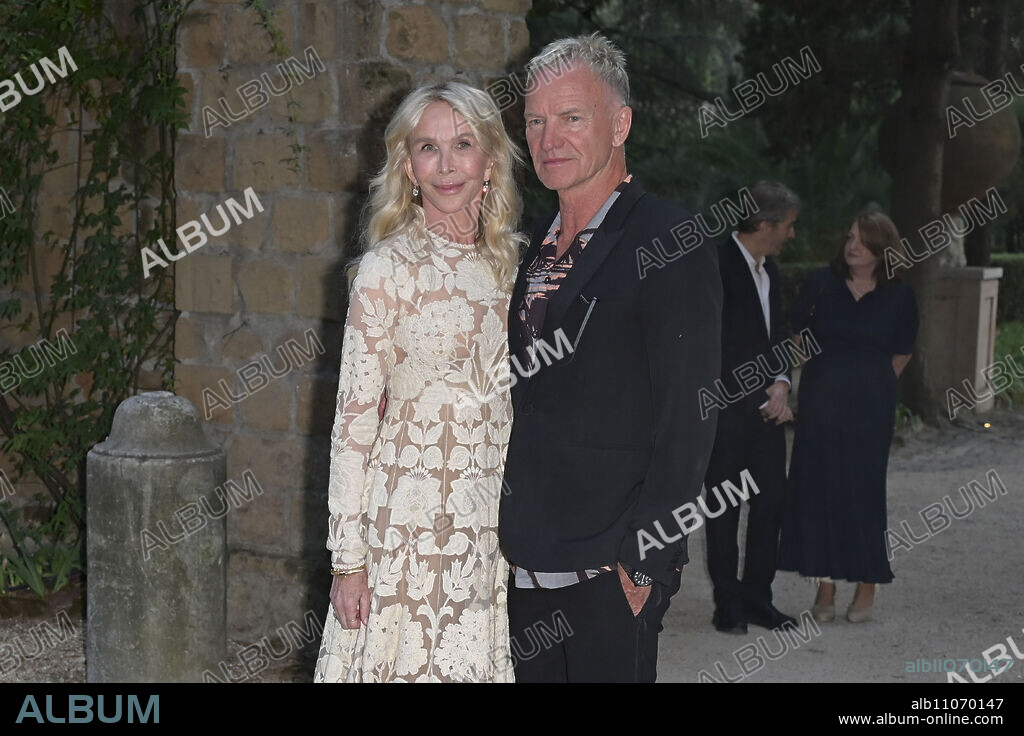 TRUDIE STYLER y STYLER, TRUDIE], [STING. July 3, 2024, Rome, Italy: Trudie Styler (l) and Sting (r) attend the red carpet of Globo d'Oro 2024 awards at Accademia Tedesca di Villa Massimo. (Credit Image: © Mario Cartelli/SOPA Images via ZUMA Press Wire).