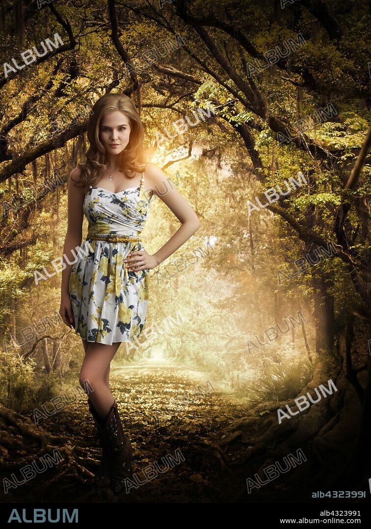 ZOEY DEUTCH in BEAUTIFUL CREATURES, 2013, directed by RICHARD LAGRAVENESE. Copyright WARNER BROS.