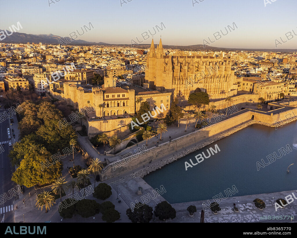 Royal Palace of La Almudaina and Cathedral of Palma, Mallorca, Balearic Islands, Spain.