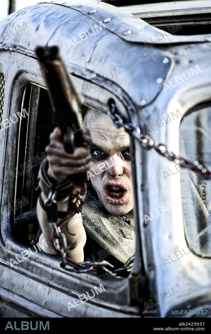 NICHOLAS HOULT en MAD MAX: FURIA EN LA CARRETERA, 2015 (MAD MAX: FURY ROAD), dirigida por GEORGE MILLER. Copyright VILLAGE ROADSHOW.