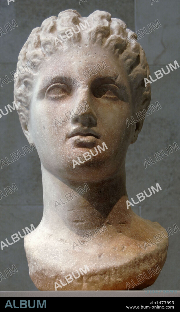 ARTE GRIEGO. MAGNA GRECIA. CABEZA DE UNA DIOSA. S. IV aC. Mármol. Procede de Tarento, Italia. Museo Metropolitano de Arte. Nueva York. Estados Unidos.
