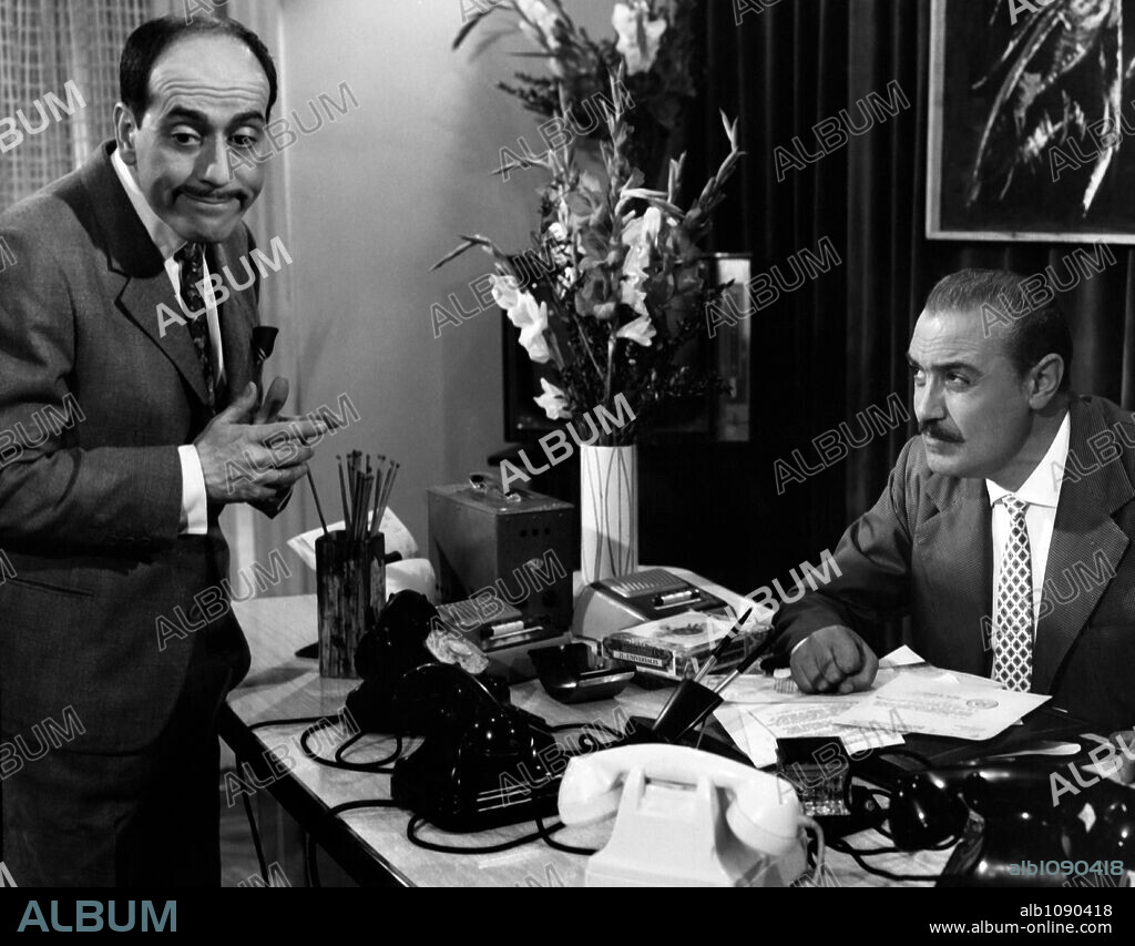 JOSE LUIS LOPEZ VAZQUEZ en EL CALIDO VERANO DEL SR. RODRIGUEZ, 1965, dirigida por PEDRO LAZAGA. Copyright ATLANTIDA FILMS.