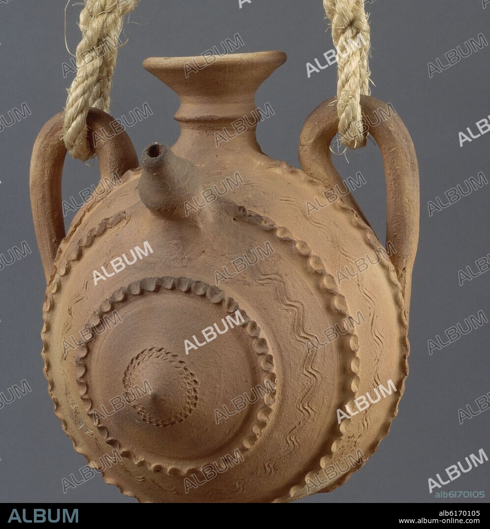 BOTIJO DE CARRO CON 2 ASAS DECORACION INCISA Y EN RELIEVE - BARRO COCIDO.