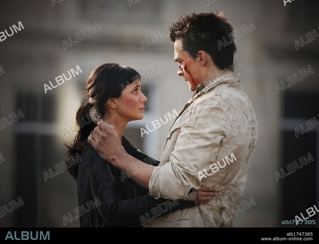 EMMANUELLE CHRIQUI and RUPERT FRIEND in 5 DAYS OF WAR, 2011, directed by RENNY HARLIN. Copyright MIDNIGHT SUN PICTURES.