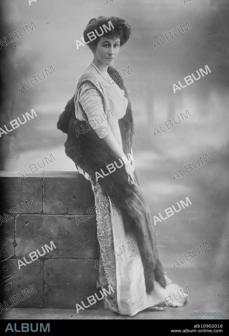 LALLIE CHARLES and GEORGE GRAHAM BAIN. Duchess of Roxburghe, Lallie Charles, Photo., 1913.