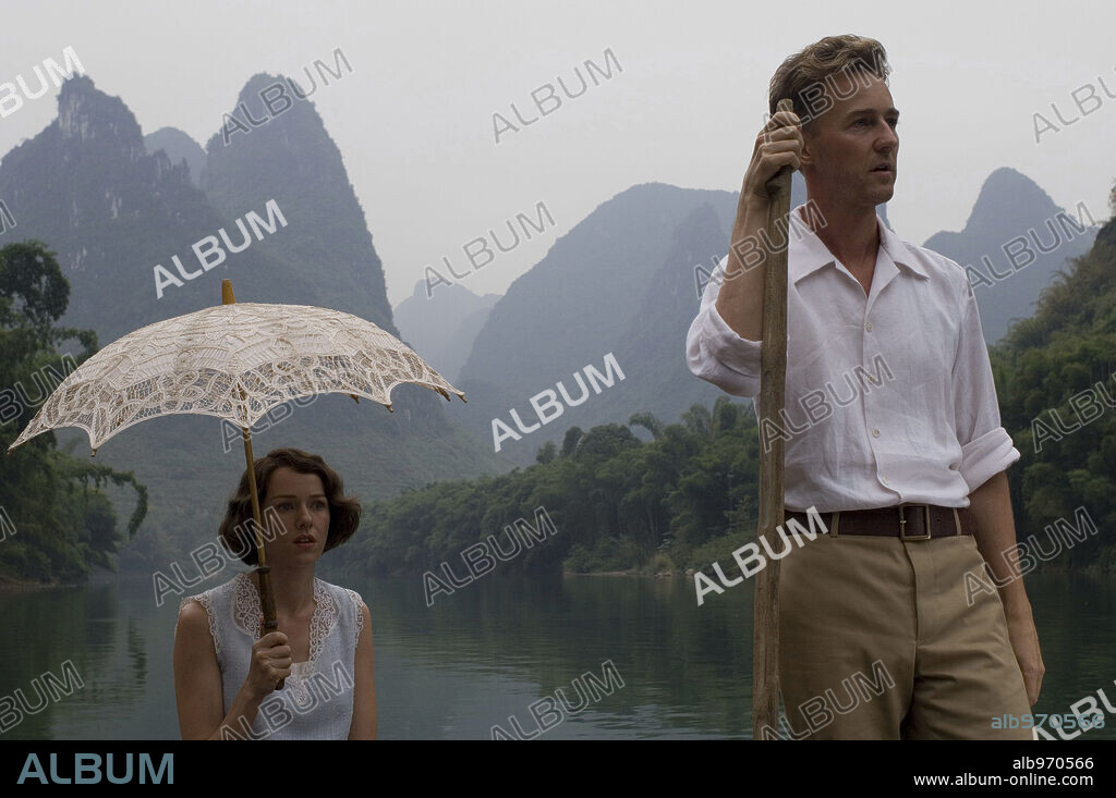 EDWARD NORTON y NAOMI WATTS en EL VELO PINTADO, 2006 (THE PAINTED VEIL), dirigida por JOHN CURRAN. Copyright WIP/ STRATUS FILM/BOB YARI PROD./CLASS 5 FILMS/COLLETON COMP.