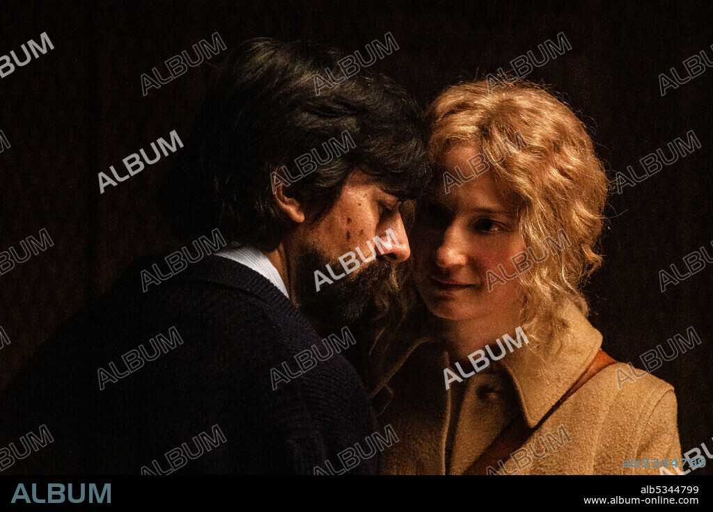 ALBA ROHRWACHER and LUIGI LO CASCIO in THE TIES, 2020 (LACCI), directed by DANIELE LUCHETTI. Copyright RAI CINEMA.
