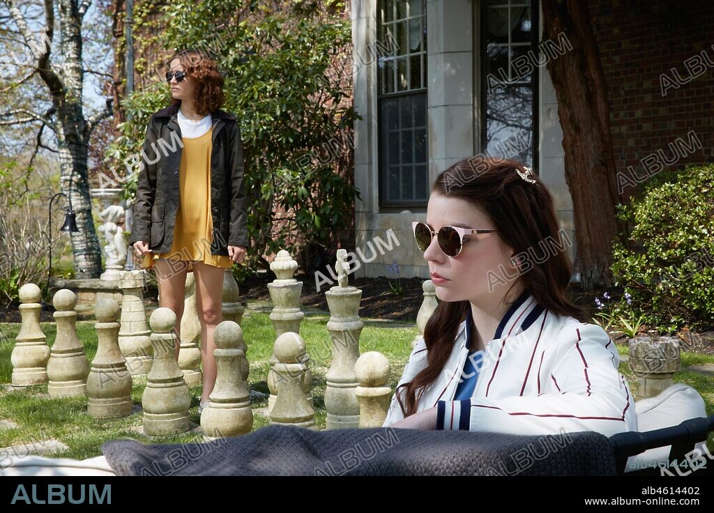 ANYA TAYLOR-JOY y OLIVIA COOKE en PURASANGRE, 2017 (THOROUGHBREDS), dirigida por CORY FINLEY. Copyright B Story / June Pictures / Big Indie Pictures.