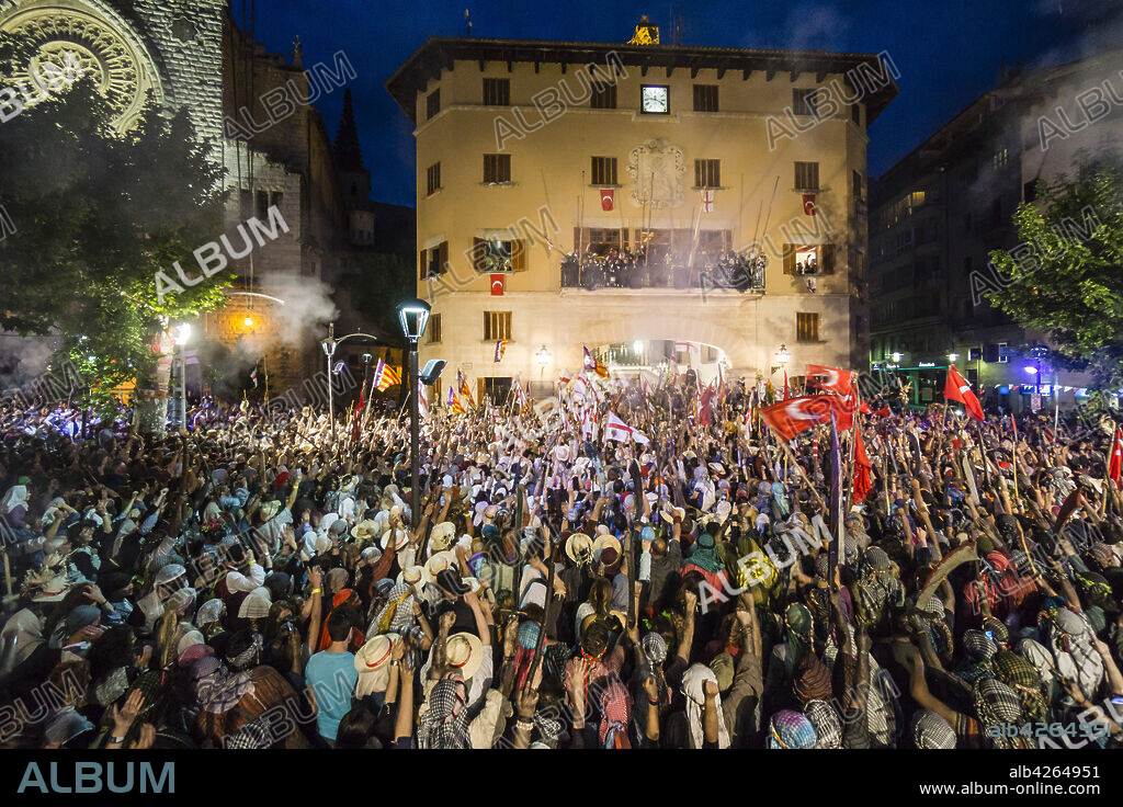 Moors and Christians, "Es Firó", Plaza De Sa Constitució final celebration, Soller, Sierra de Tramuntana, Mallorca, Balearic Islands, Spain.