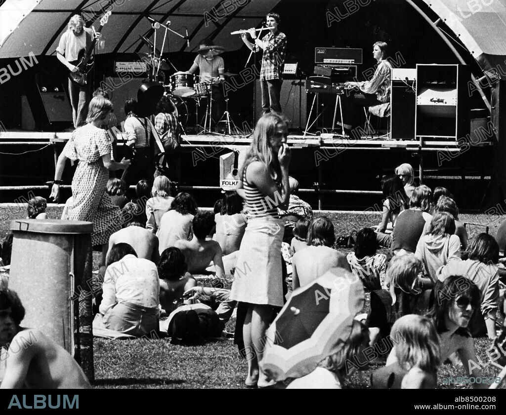 Malmö 1975-06-08. Musik- och folkfesten i Pildammsparken. På scenen: Kalebass. Foto Thore Andersson / Sydsvenskan / SCANPIX. **OUT Kvällsposten, Skånska Dagbladet, Metro Skåne**. ***BETALBILD***.