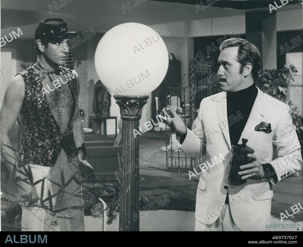 1968. José Luis López Vázquez y Arturo Fernández en «Pecados conyugales», película que dirige Jose María Forqué.