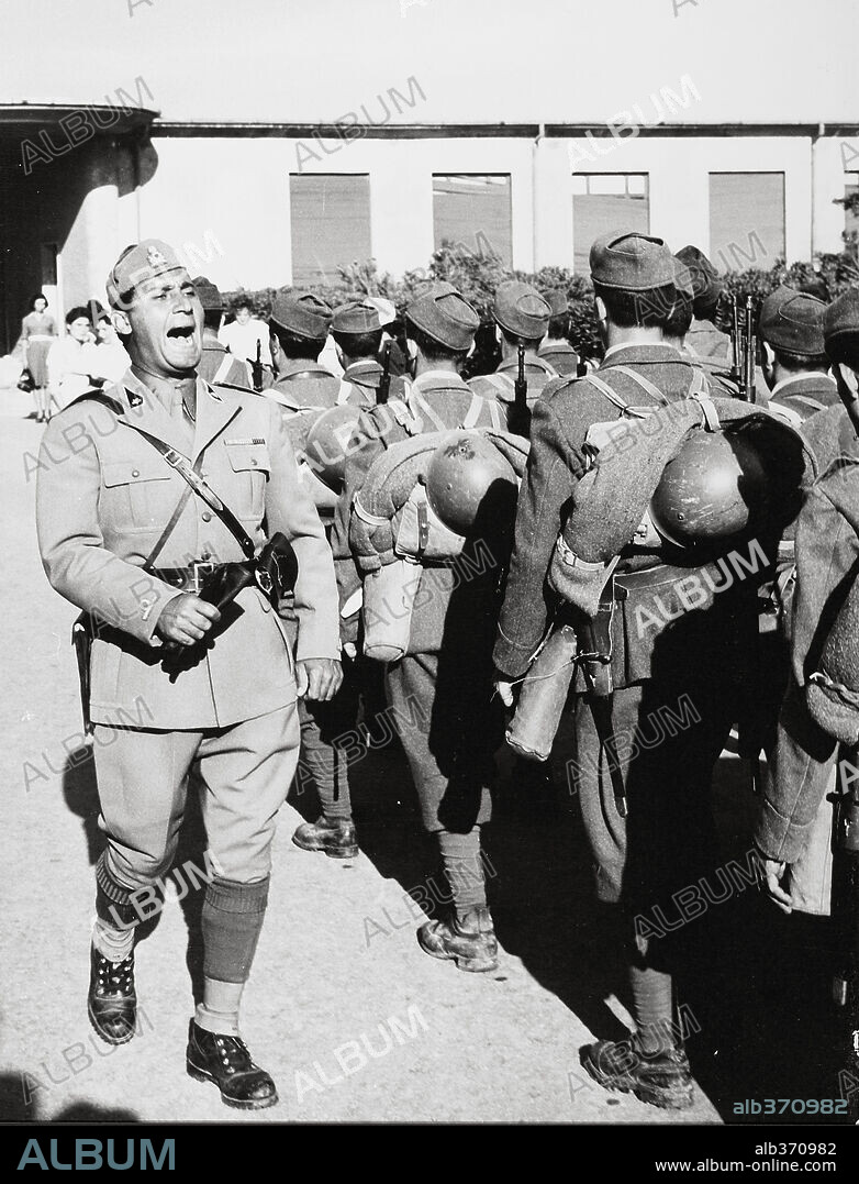 ALBERTO SORDI en TODOS A CASA, 1960 (TUTTI A CASA), dirigida por LUIGI COMENCINI. Copyright C.E.I.A.D.