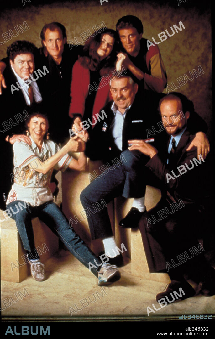 GEORGE WENDT, JOHN RATZENBERGER, KELSEY GRAMMER, KIRSTIE ALLEY, RHEA PEARLMAN, TED DANSON and WOODY HARRELSON in CHEERS, 1982, directed by GLEN CHARLES and JAMES BURROWS. Copyright NBC-TV.