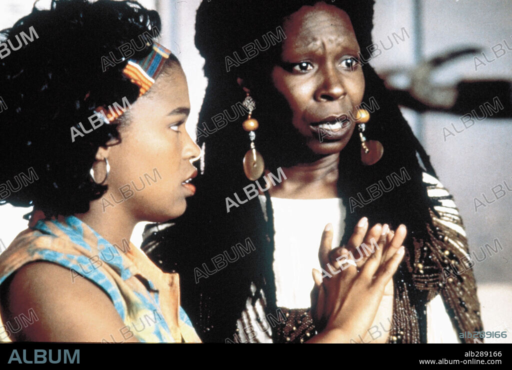 NIA LONG and WHOOPI GOLDBERG in MADE IN AMERICA, 1993, directed by RICHARD BENJAMIN. Copyright WARNER BROTHERS.