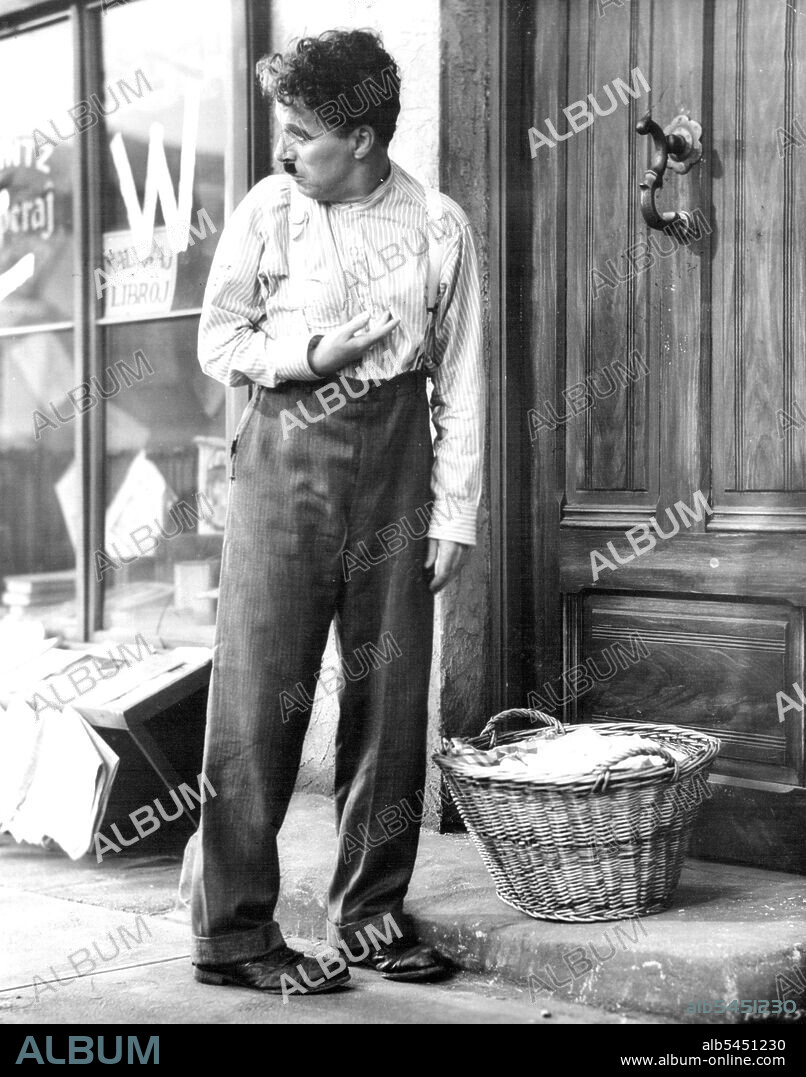 Charles Chaplin in The Great Dictator" with Paulette Goddard, Jack Oakie, Reginald Gardner, Billie Gilbert, Henry Daniell, Maurice Moscovich. November 15, 1940. (Photo by United Artists Corp).