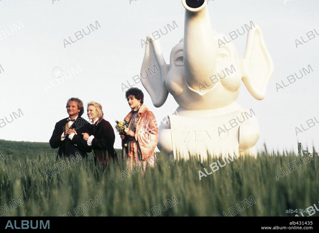 JOAN CUSACK, ROBIN WILLIAMS and ROBIN WRIGHT in TOYS, 1992, directed by BARRY LEVINSON. Copyright 20TH CENTURY FOX / BALDWIN, SIDNEY.