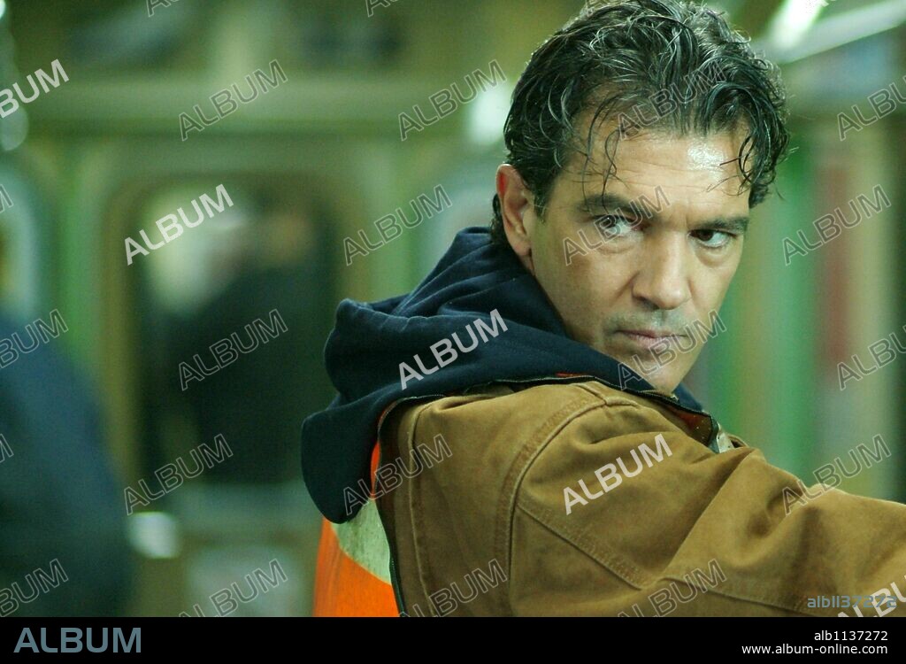 ANTONIO BANDERAS en THE CODE, 2009 (THICK AS THIEVES), dirigida por MIMI LEDER. Copyright MILLENNIUM FILMS.