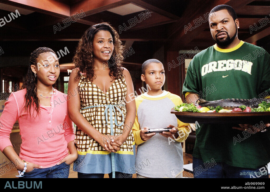 ALEISHA ALLEN, ICE CUBE, NIA LONG and PHILIP DANIEL BOLDEN in ARE WE DONE YET?, 2007, directed by STEVE CARR. Copyright REVOLUTION STUDIOS/RKO PICTURES/CARR-SANTELLI/CUBE VISION/ / McEWAN, ROB.