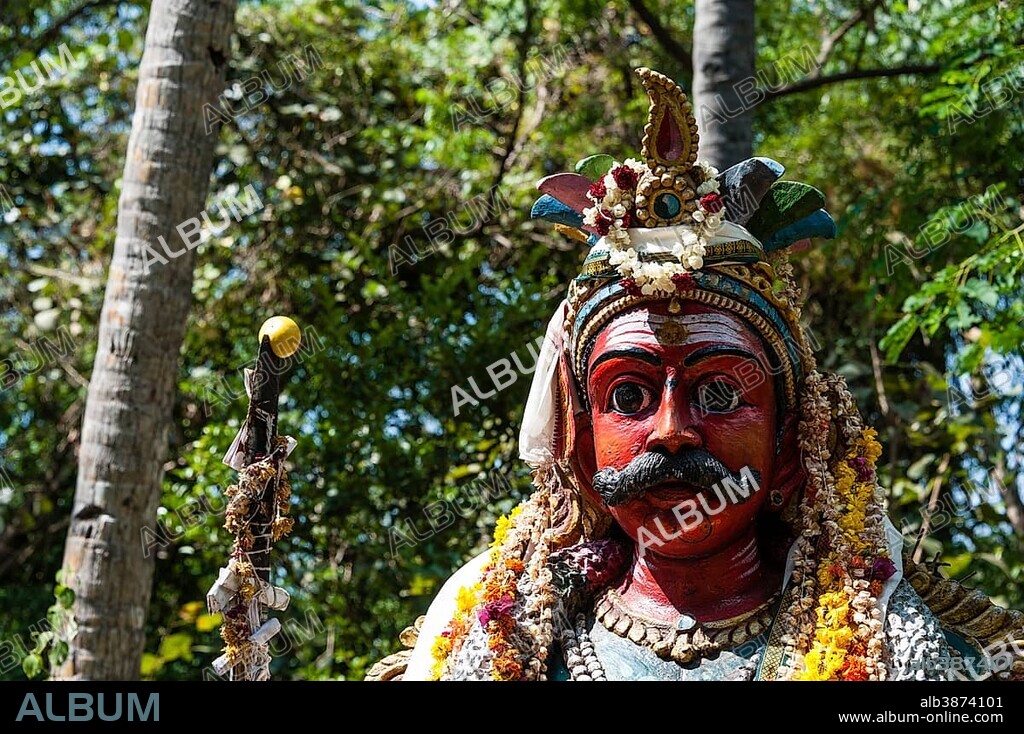 Portrait, statue of the god Madurai Veeran, Mandavi, Tamil Nadu, India