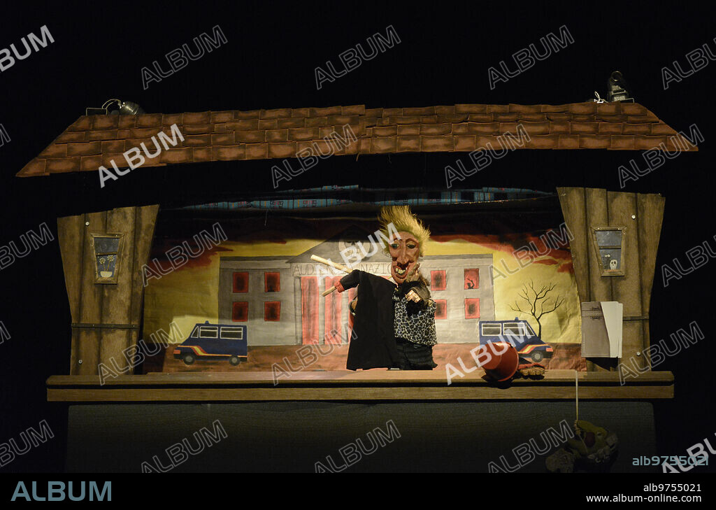 Madrid, 02/05/2017. Puppets from below represents the play "The Witch and Don Cristóbal." Photo: Maya Balanya ARCHDC.