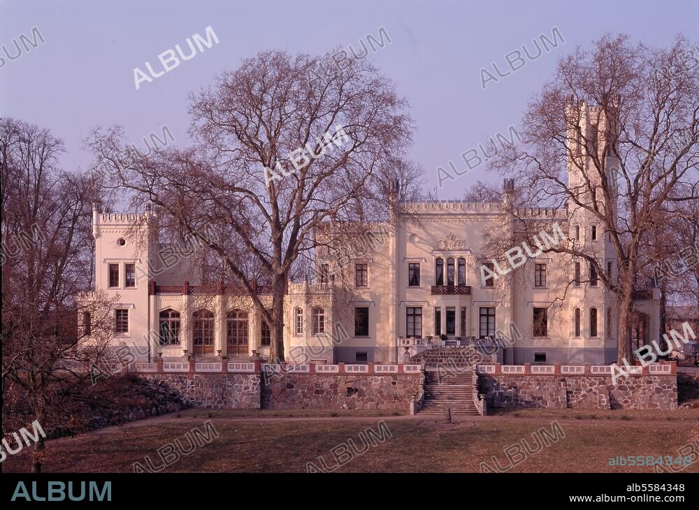 Kittendorf (Mecklenburg-Vorpommern), Schloss. (erbaut 1848-53; Arch.: Friedrich Hitzig). Außenansicht. Foto (Lisa Hammel).