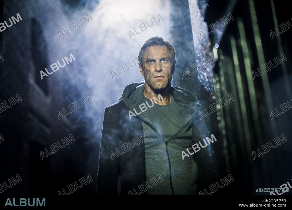 AARON ECKHART en YO, FRANKENSTEIN, 2014 (I, FRANKENSTEIN), dirigida por STUART BEATTIE. Copyright LAKESHORE ENTERTAINMENT.