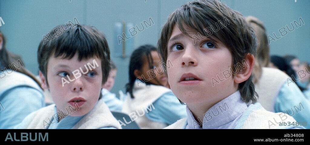 BEN WALKER et CHARLIE ROWE dans THE GOLDEN COMPASS, 2007, réalisé par CHRIS WEITZ. Copyright NEW LINE CINEMA/SCHOLASTIC PRODUCTIONS/DEPTH OF FIELD/INGENI.