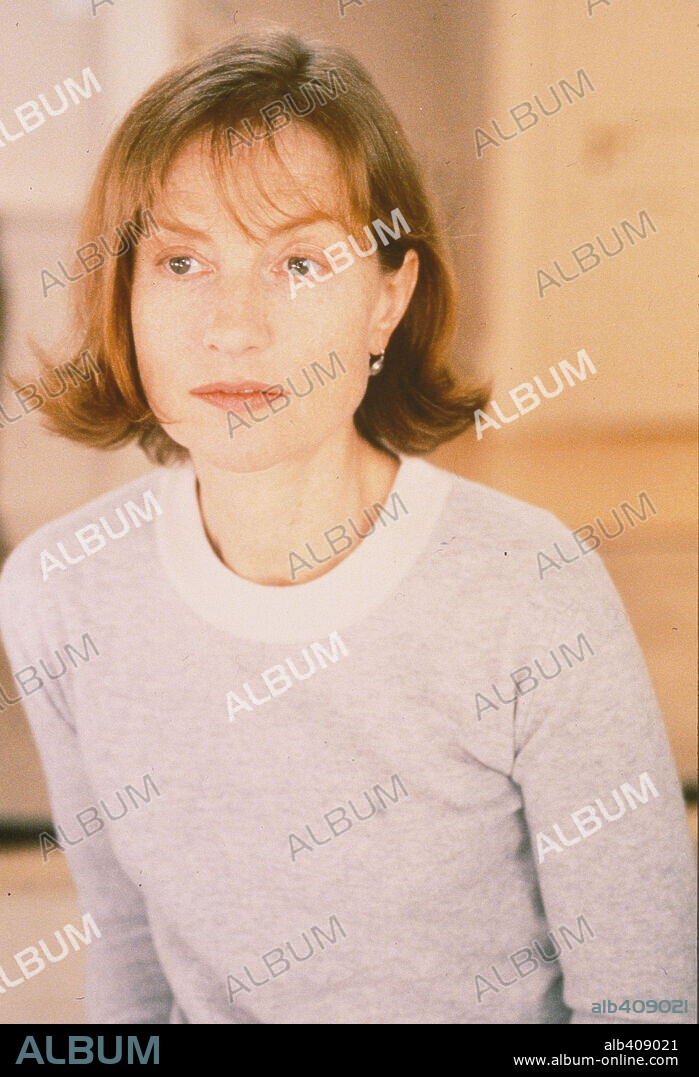 ISABELLE HUPPERT in NIGHTCAP, 2000 (MERCI POUR LE CHOCOLAT), directed by CLAUDE CHABROL. Copyright CAB PROD./FRANCE 2 CINEMA.