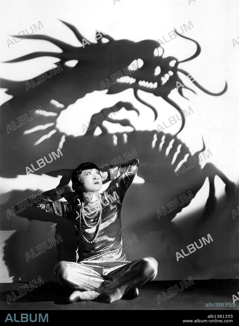 ANNA MAY WONG in DAUGHTER OF THE DRAGON, 1931, directed by LLOYD CORRIGAN. Copyright PARAMOUNT PICTURES.