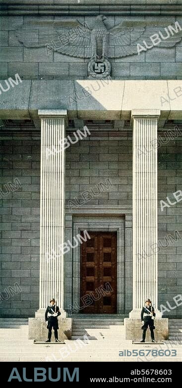 Berlin-Mitte, New Reich's Chancellery, Wilhelm- /. Vossstr. (built 1938 by Albert Speer). View of the western entrannce on Vossstrasse, SS sentries. Photo, March 1941.