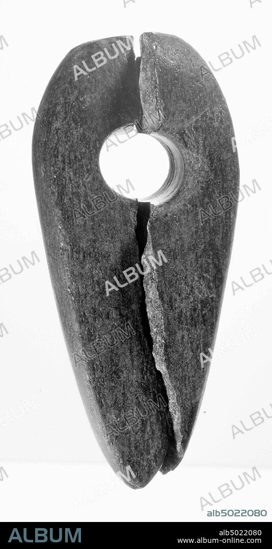 Simple wedge-shaped stone hammer with stem hole. Spliced over the entire length, but glued., Hammer, stone, length: 11 cm, prehistory -2000.