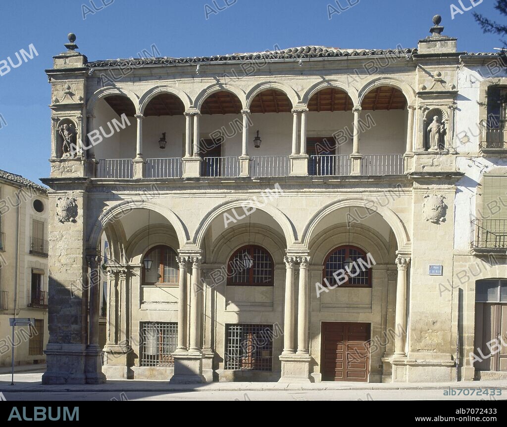FACHADA DE LAS ANTIGUAS CASAS CONSISTORIALES DE UBEDA HOY Conservatorio Profesional de Música María de Molina - FOTO AÑOS 80.