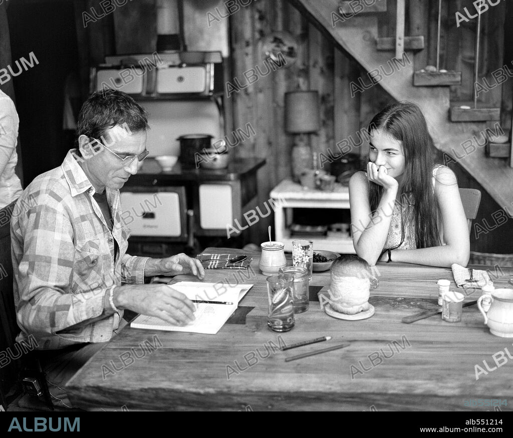CAMILLA BELLE and DANIEL DAY-LEWIS in THE BALLAD OF JACK AND ROSE, 2005, directed by REBECCA MILLER. Copyright INITIAL ENTERTAINMENT GROUP / IFC FILMS.