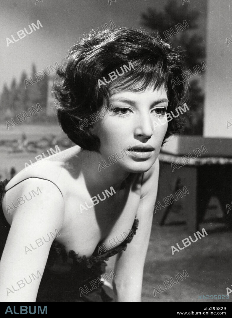 MONICA VITTI en LA NOCHE, 1961 (LA NOTTE), dirigida por MICHELANGELO ANTONIONI. Copyright UNITED ARTISTS/SOFITEDIP NEPI FILM.