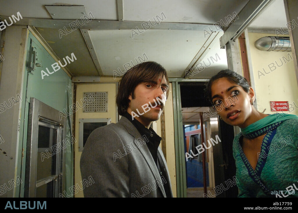 AMARA KARAN and JASON SCHWARTZMAN in THE DARJEELING LIMITED, 2007, directed by WES ANDERSON. Copyright AMERICAN EMPIRICAL PICTURES.