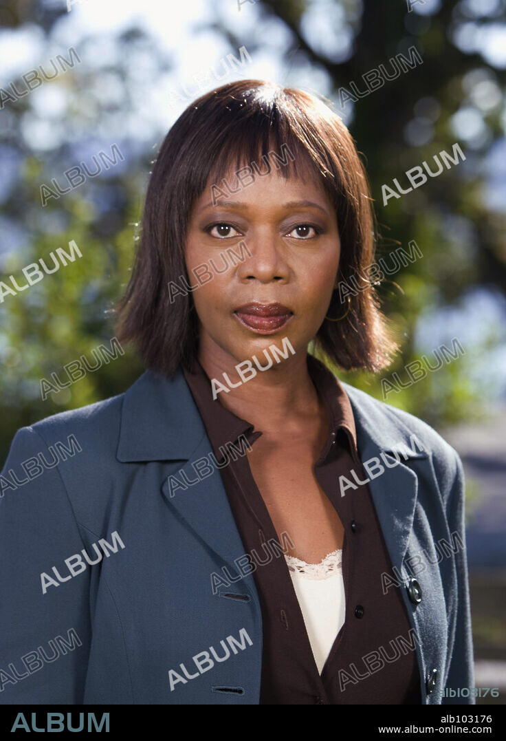 ALFRE WOODARD en PICTURES OF HOLLIS WOODS, 2007, dirigida por TONY BILL. Copyright HALLMARK HALL OF FAME PRODUCTIONS / HEINILA, ERIK.