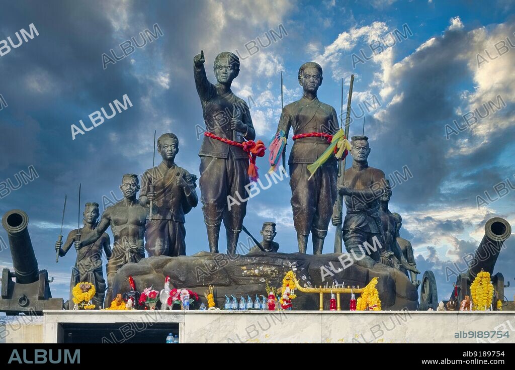 Thailand: The Thalang Victory Memorial. Warrior statues at Phuket Historical Park, Thalang, Phuket, depicting the victory of the people of Phuket over the invading Burmese, 1785-6. Rama I's Chakri dynasty met its first great test in the massive Burmese invasion of 1785. King Bodawpaya of Burma (1745-1819) sent more than 100,000 troops in five armies against Siam. The Burmese forces that invaded southern Thailand enjoyed initial success but were halted at Thalang, in central Phuket, by the bravery of the local defenders. Two sisters, Chan and Muk, the widow and sister-in-law of the late governor, organised the resistance.