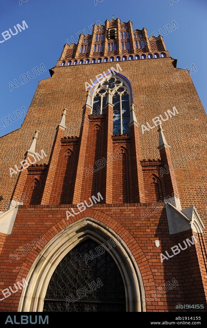 POLONIA. WROCLAW (BRESLAVIA). Fachada de una iglesia. Baja Silesia. Suroeste de Polonia. Europa.