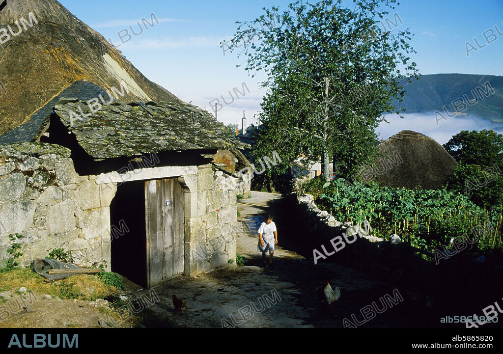 Piornedo; pallozas y huertas (Sierra de Ancares);.