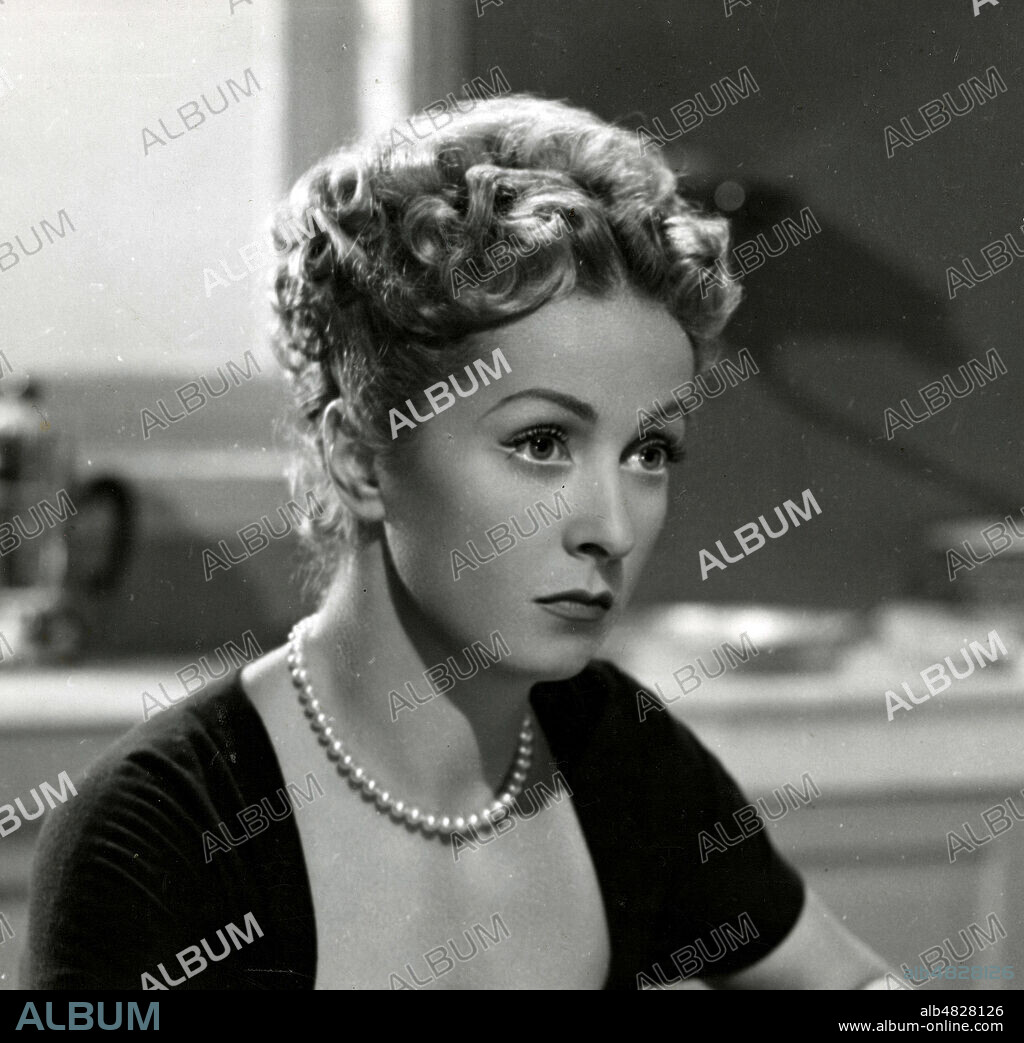 Danielle DARRIEUX (1917-2017). Credit : Collection KHARBINE-TAPABOR.
