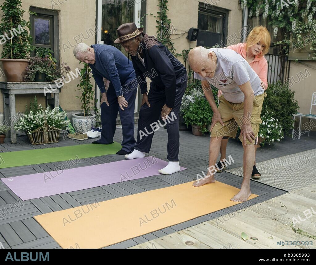 ALAN ARKIN, ANN-MARGRET, MICHAEL CAINE y MORGAN FREEMAN en UN GOLPE CON ESTILO, 2017 (GOING IN STYLE), dirigida por ZACH BRAFF. Copyright MGM/NEW LINE CINEMA/VILLAGE ROADSHOW PIC/WARNER BROS.