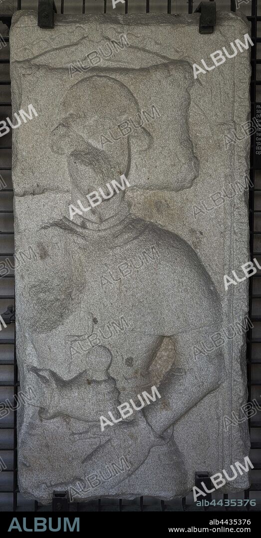 Fragmento de losa sepulcral con relieve de un guerrero, regidor de La Coruña. 1475-1499. Convento de Santo Domingo (La Coruña). Museo Arqueológico e Histórico (Castillo de San Antón). La Coruña. Galicia. España.