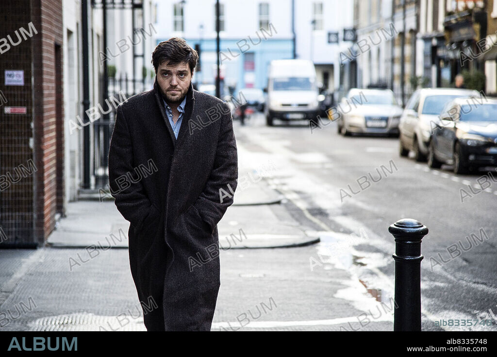 Tom BURKE in CORMORAN STRIKE, 2017, directed by CHARLES STURRIDGE and KIERON HAWKES. Copyright BBC ONE.