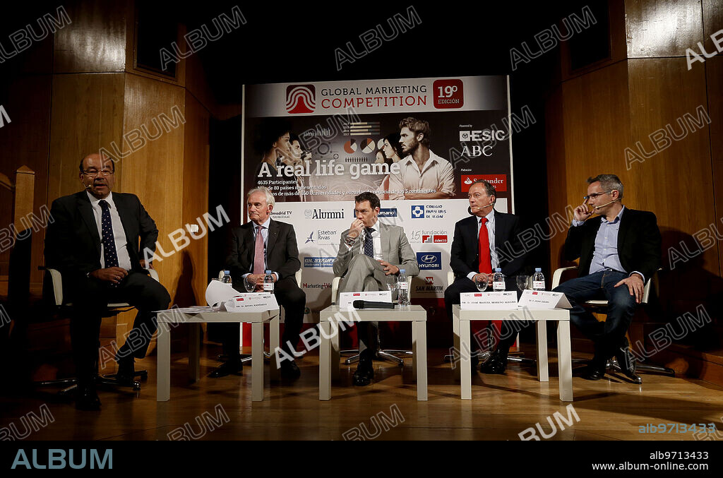 Madrid, 07/05/2014. Mesa Redonda ESIC con la presencia de Ángel Expósito , Simon Reyes Martínez Cordova ( Director General ESIC) , José Ramón García ( Presidente de Blusens), José Manuel Moreno Alegre ( Subdirector General Adjunto del Banco Santander ) y Pedro Diezma (Consejero Delegado y Executive Manager Zerintia Technologies ) y la presentación del acto de Ana Delgado , Directora General de ABC. Foto: Ángel de Antonio. ARCHDC.